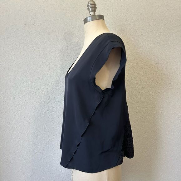 REBECCA TAYLOR S/S Silk Blend V-Neck Top in Black Lace Accent - Picture 2 of 9